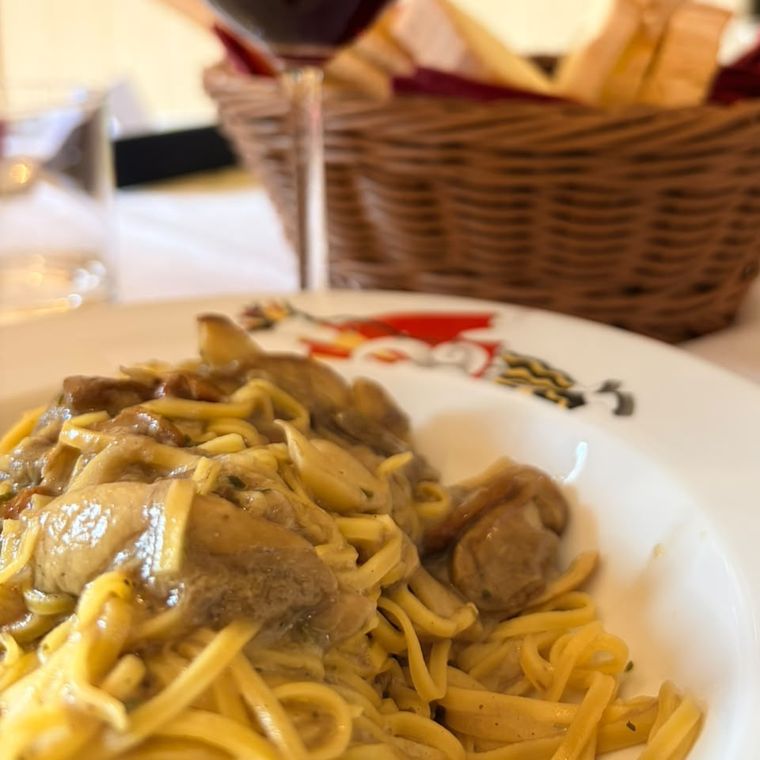 Un piatto di tajarin ai funghi